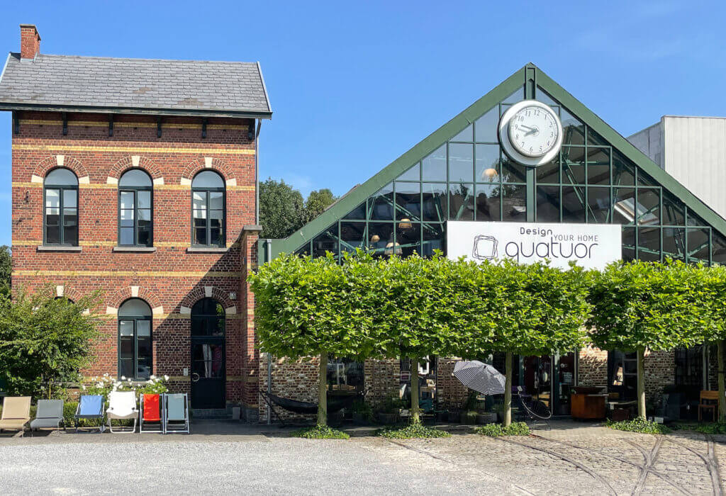 façade du magasin de mobilier Quatuor