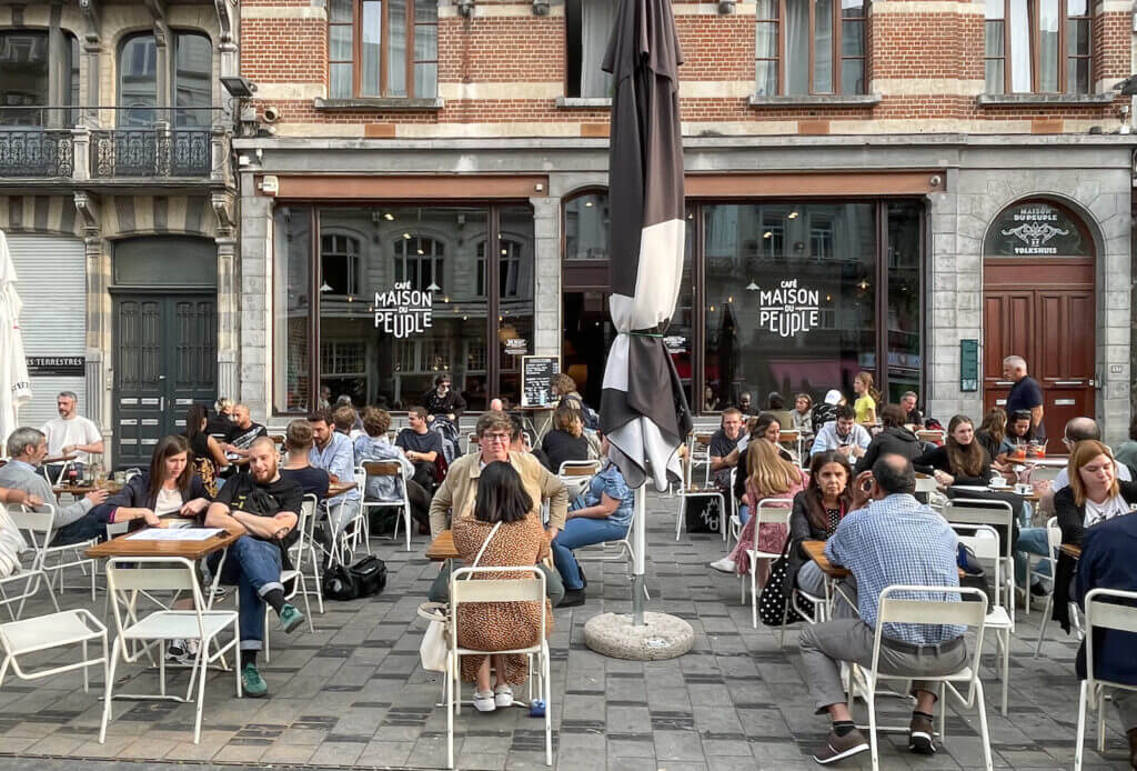 terrasse du café la maison du peuple à Saint-Gilles